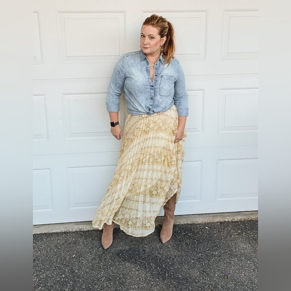 in loom Dresses & Skirts - NWOT In Loom Pleated Chiffon Maxi Skirt in Mustard